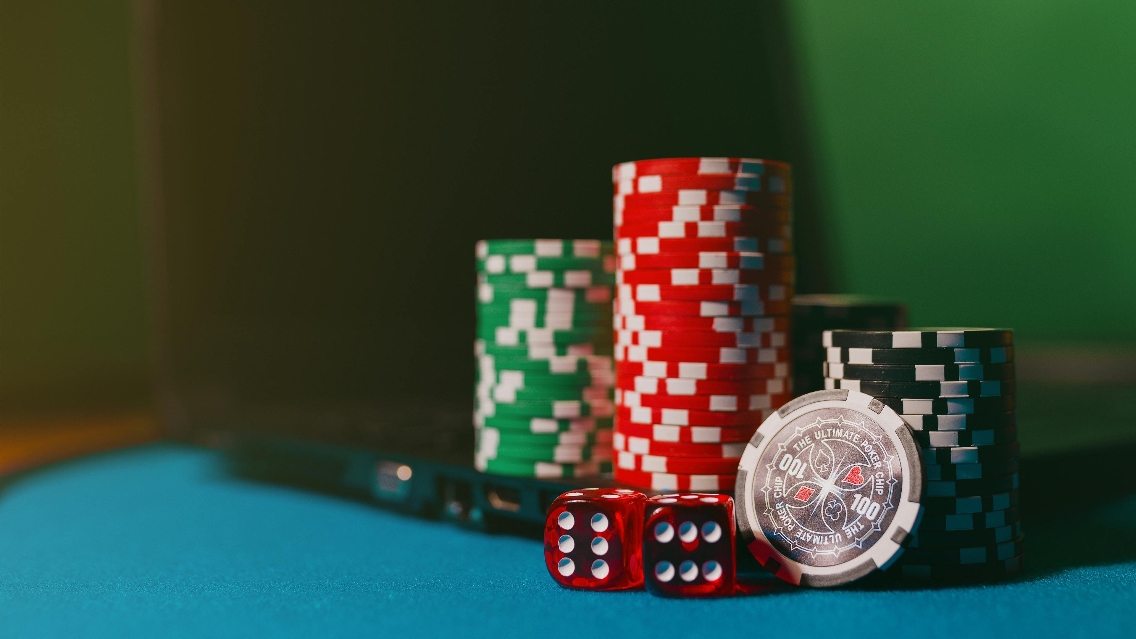 77ab live casino interface with readable cards and smooth navigation flow